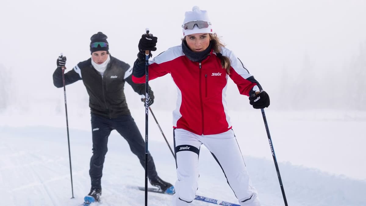¿Cómo Ruiniu fabrictrajes de esquí personalizados para el estudio de caso OEM de Swix Noruega
