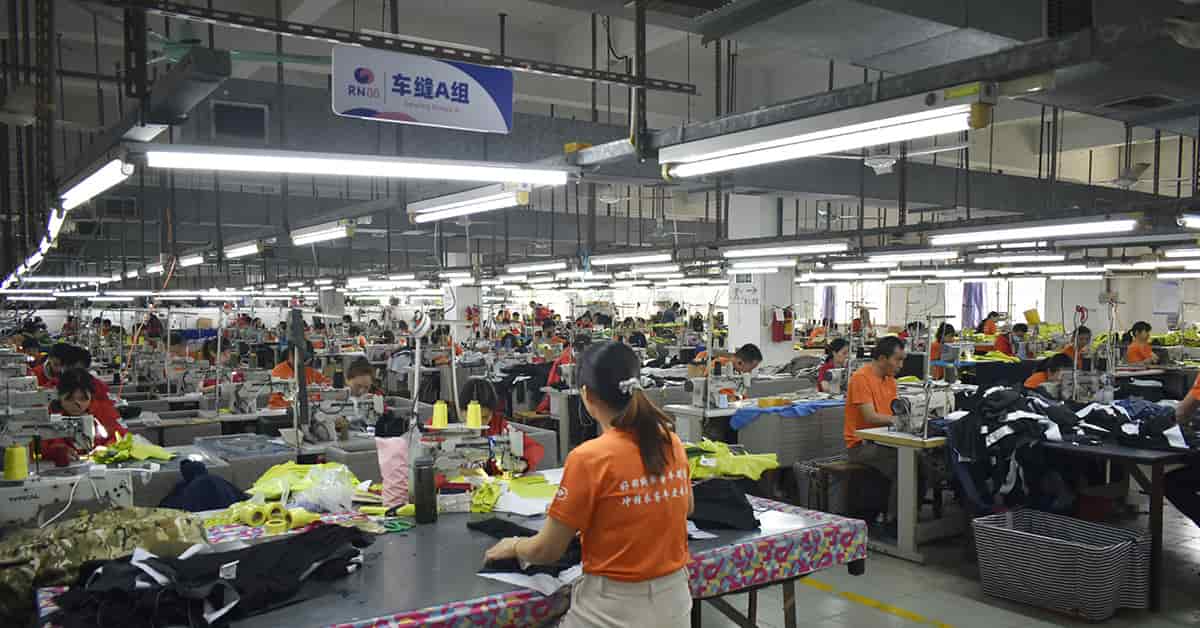 ¿Por qué las muestras de chaqueexterior pasan pero falla la producción a granel